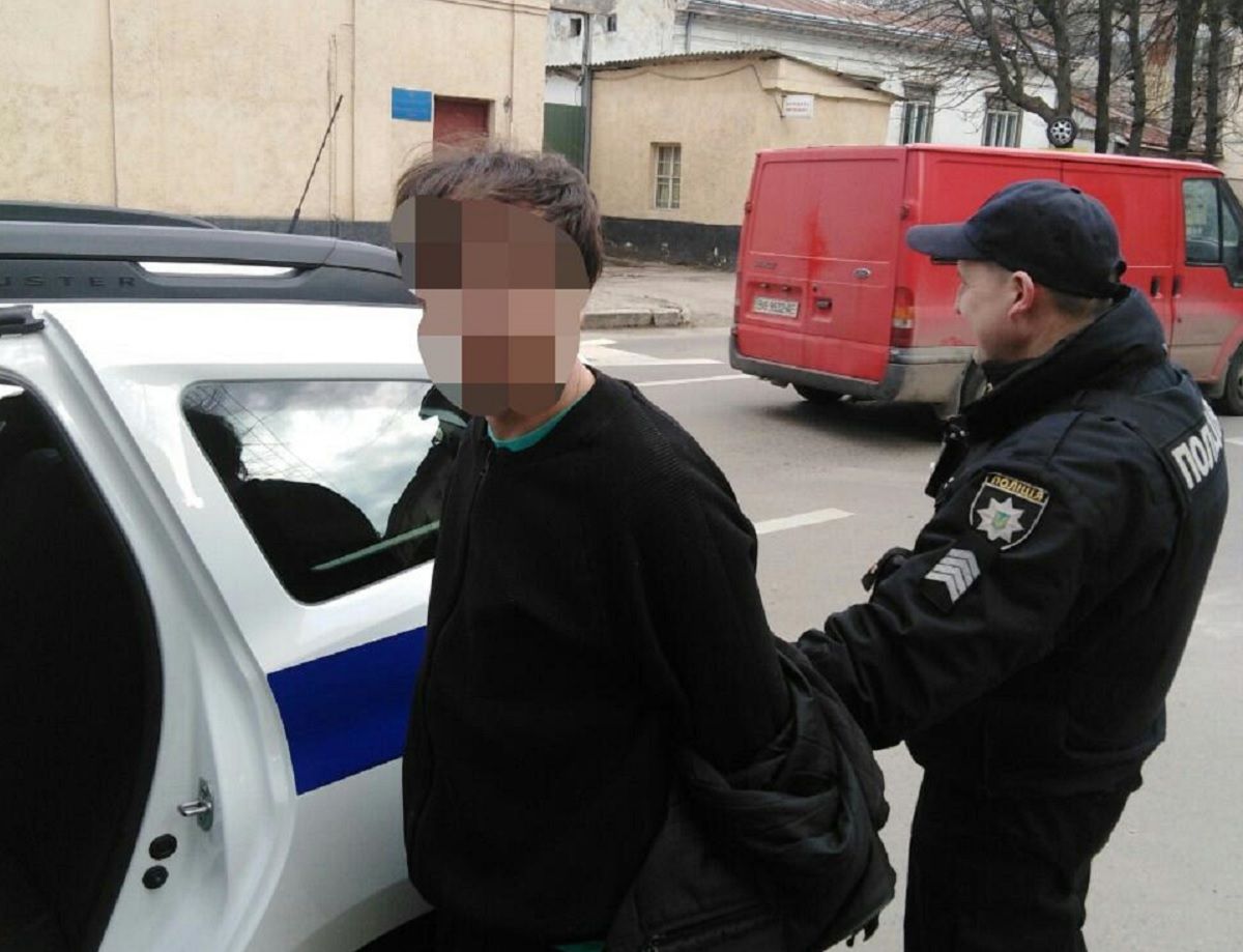 У Львові охорона банку затримала чоловіка з підробленим паспортом