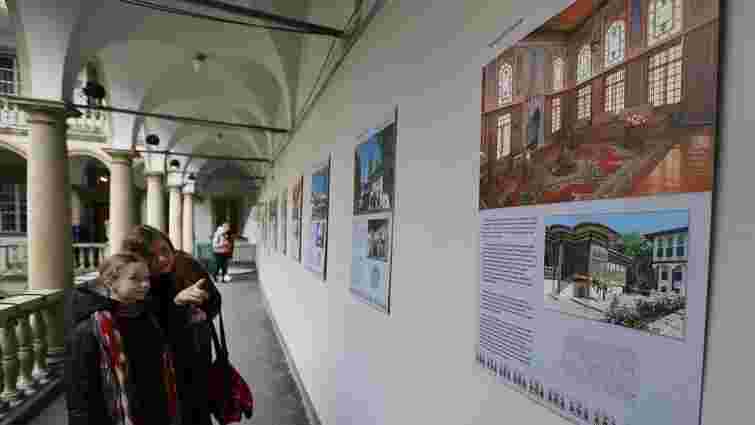 У Львові відкрилась виставка, присвячена ханському палацу у Бахчисараї

