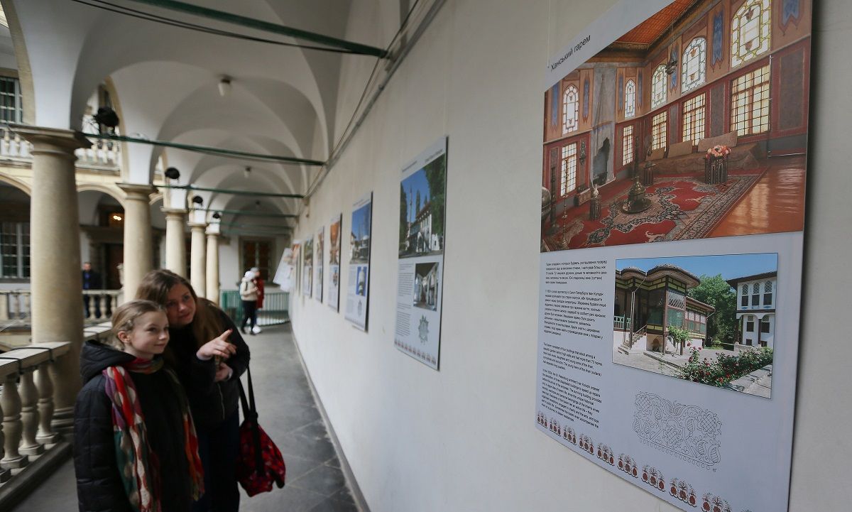 У Львові відкрилась виставка, присвячена ханському палацу у Бахчисараї

