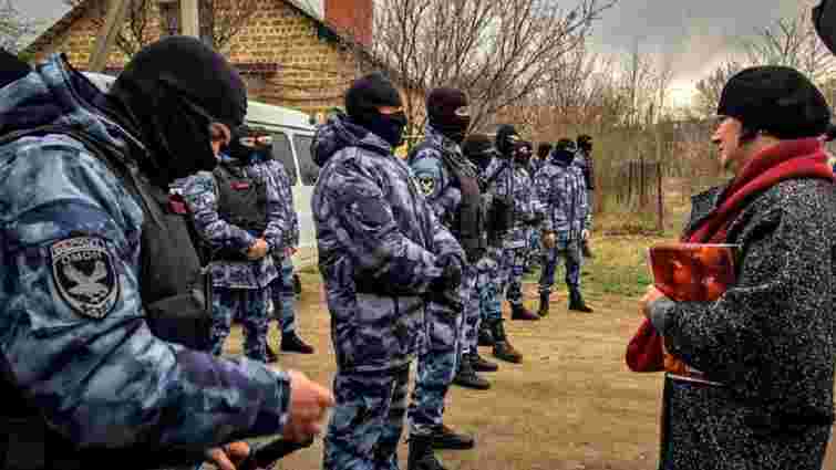 Російські окупанти повідомили про затримання 20 татар у Криму