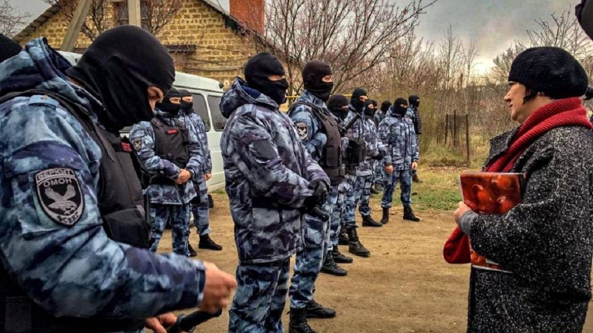 Російські окупанти повідомили про затримання 20 татар у Криму