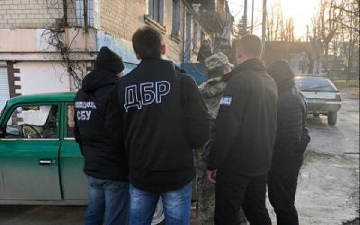 На Хмельниччині заступник військового комісара вимагав хабар за непризов до армії