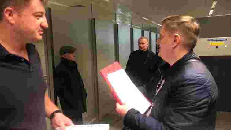 В аеропорту«Бориспіль» голові Держрезерву вручили обвинувальний акт