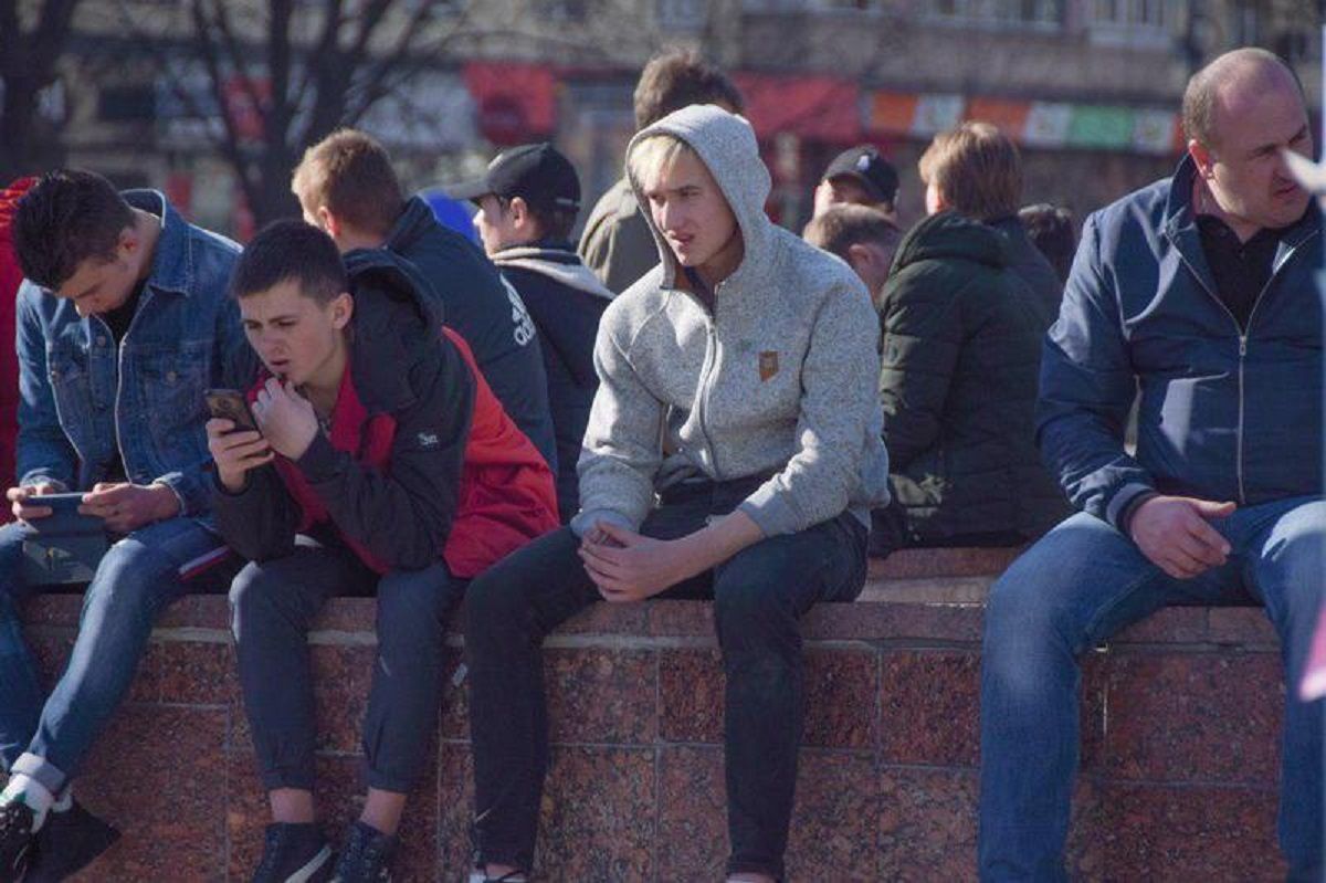 МВС стверджує, що групи невідомих перебувають біля ЦВК цілком законно