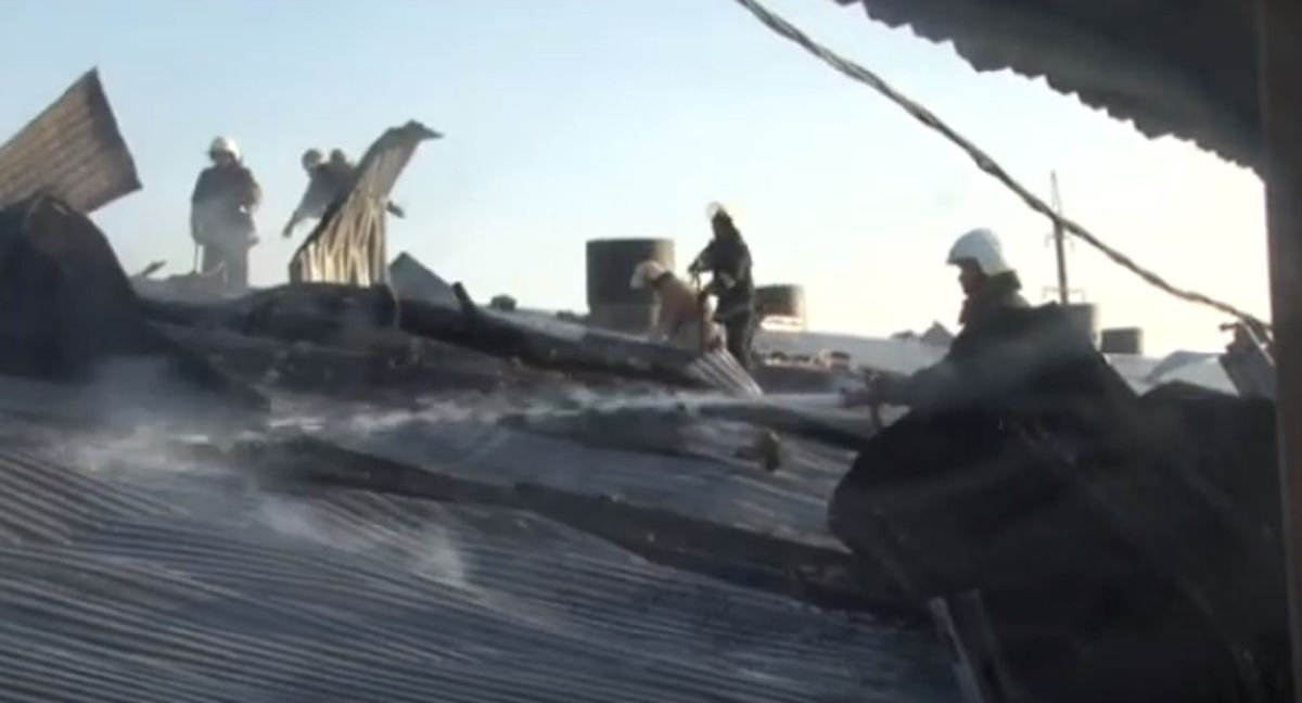 Унаслідок пожежі на приватному підприємстві в Давидові згорів дах складу
