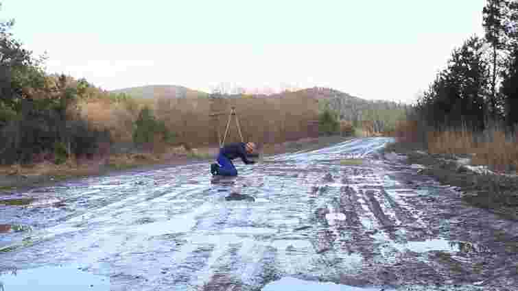 Головний дорожник Львівщини заявив, що відремонтовані дороги витримають два місяці