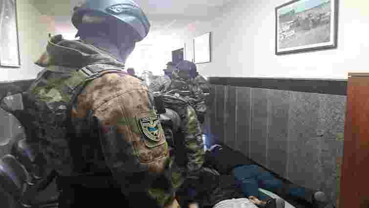 В Одесі озброєні чоловіки напали на офіс Служби автодоріг