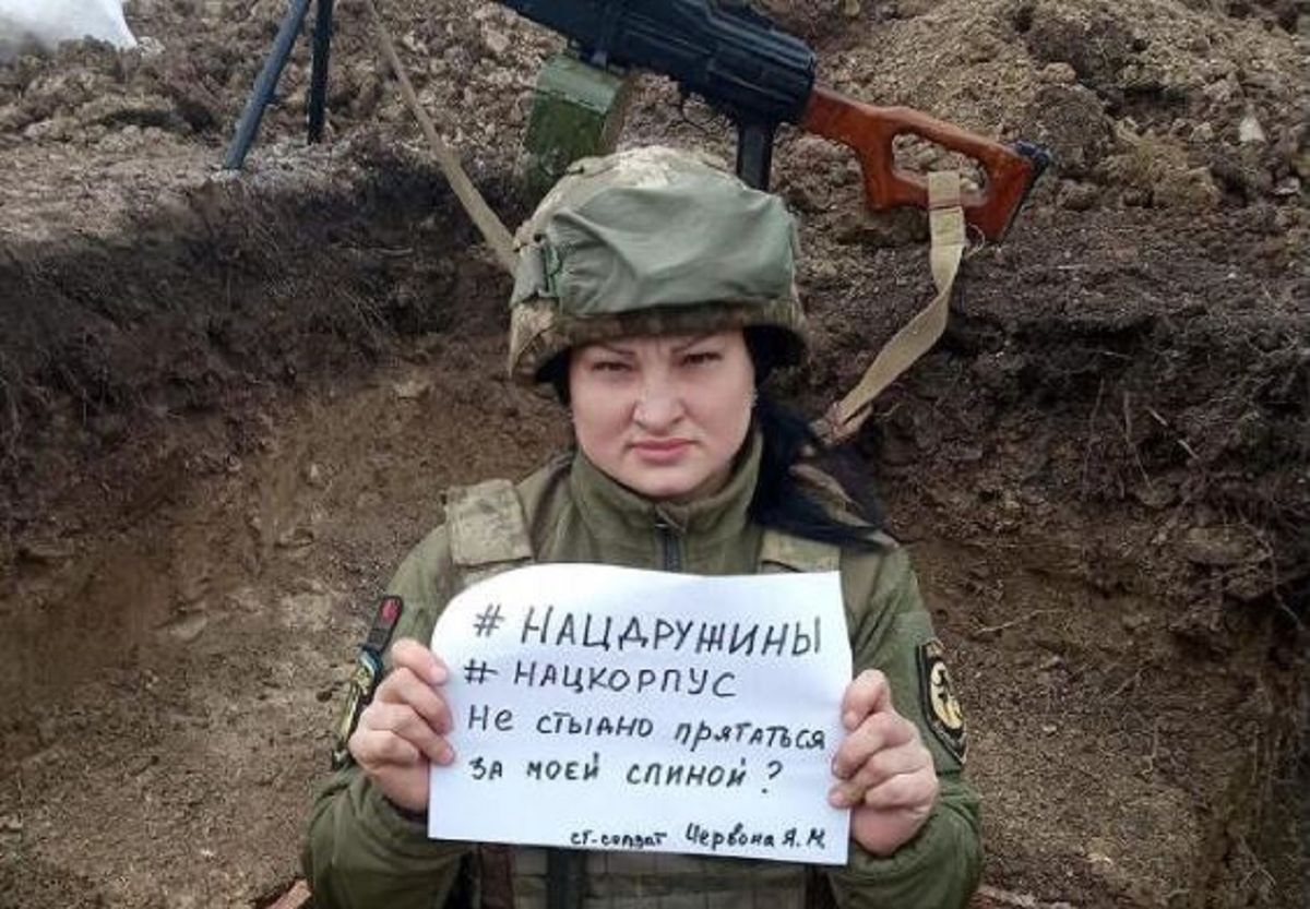 Внаслідок обстрілу бойовиків на Донбасі загинула відома кулеметниця Яна Червона