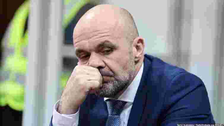 Суд зобов'язав Владислава Мангера носити електронний браслет