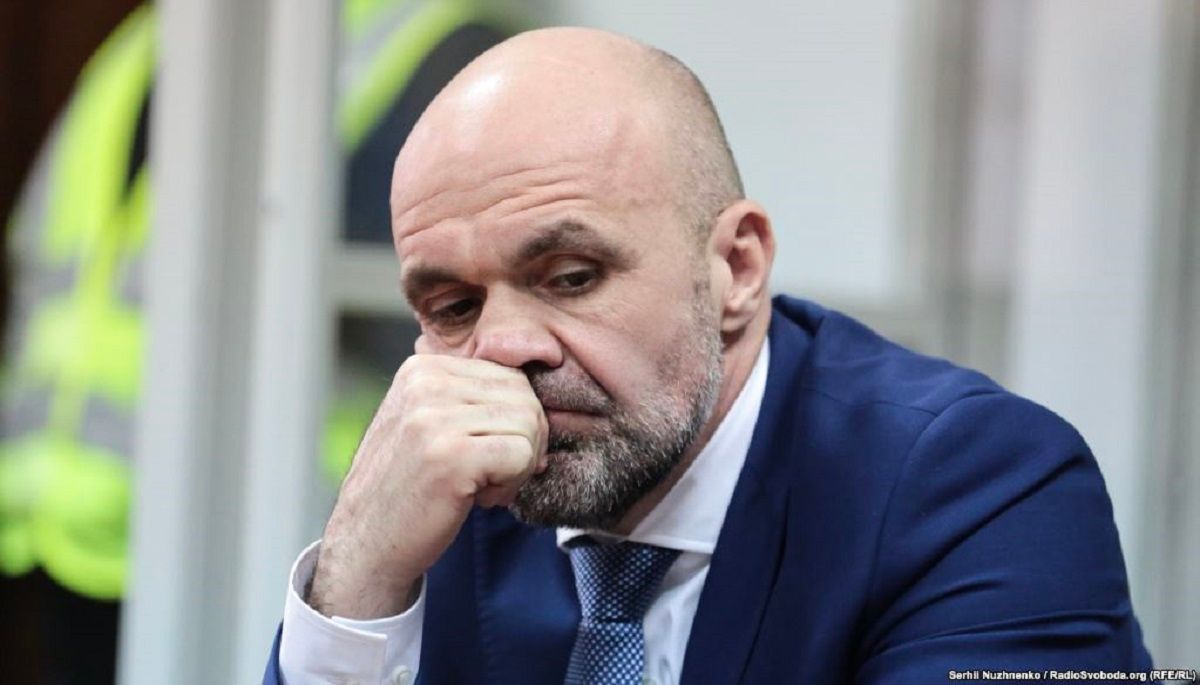 Суд зобов'язав Владислава Мангера носити електронний браслет