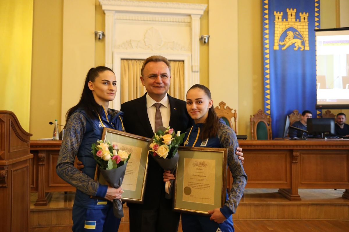 Мер Львова нагородив переможниць чемпіонату Європи з карате 