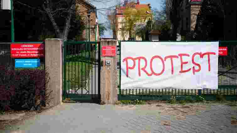 Через безстроковий страйк вчителів у Польщі не працюють тисячі шкіл