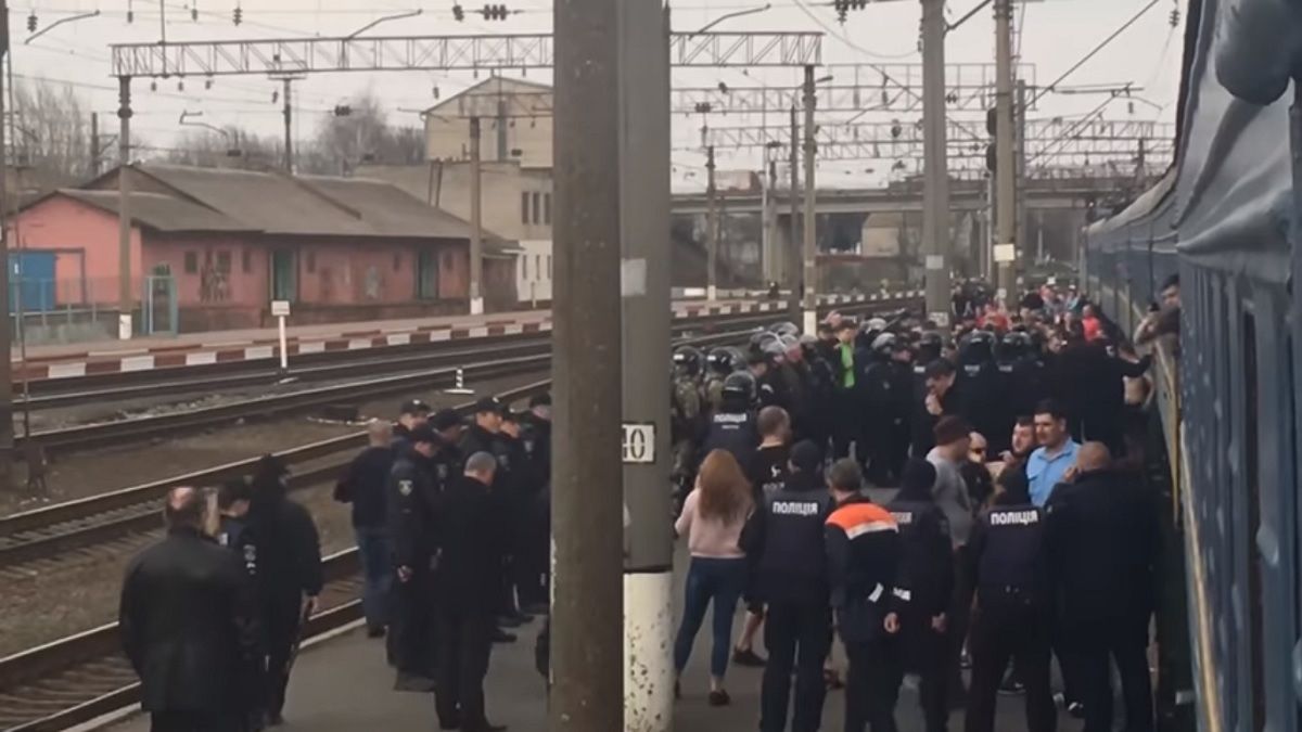 П’яні фанати «Карпат» розгромили три вагони поїзда Львів – Запоріжжя