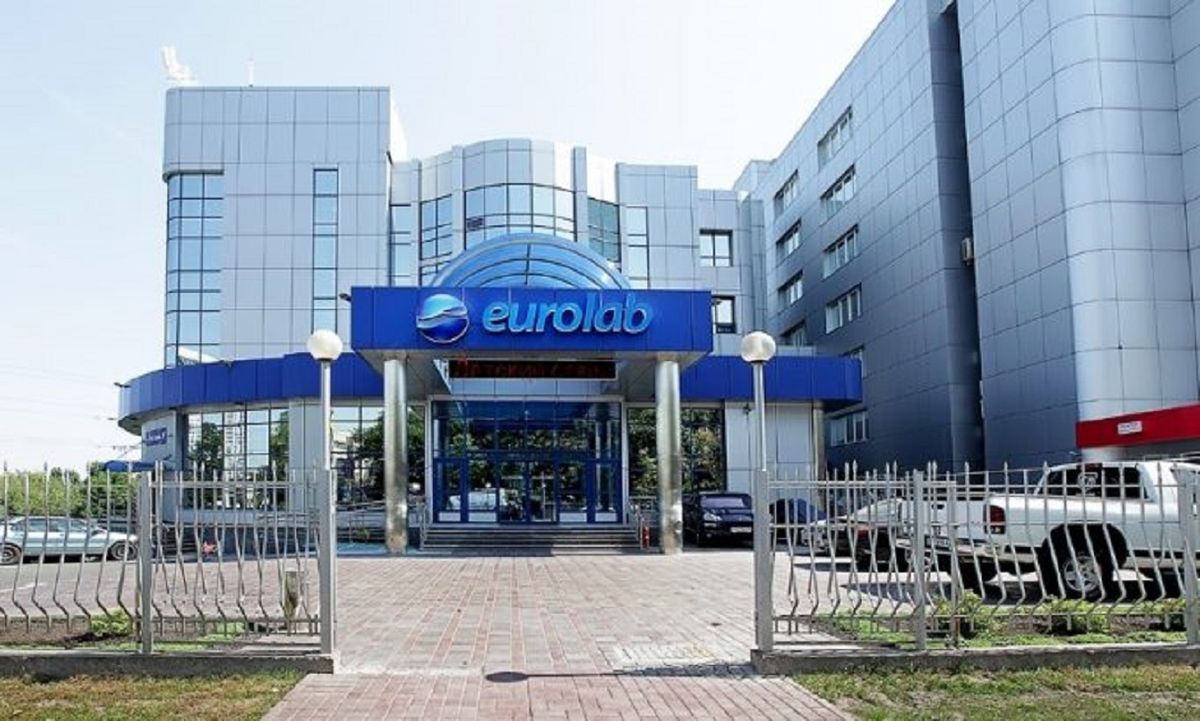 З Facebook зникла сторінка клініки Eurolab, в якій Зеленський здавав аналізи
