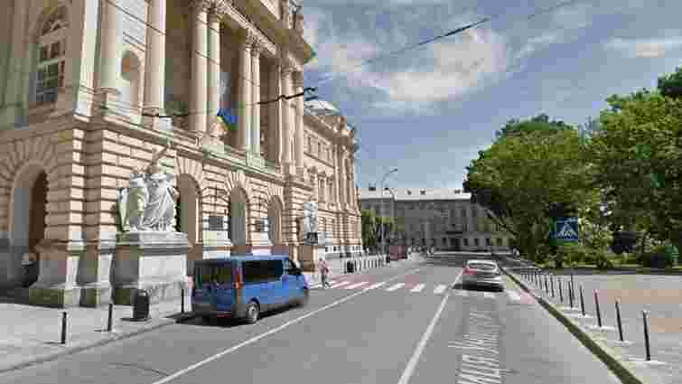 Навпроти Львівського університету облаштують дві смуги для громадського транспорту