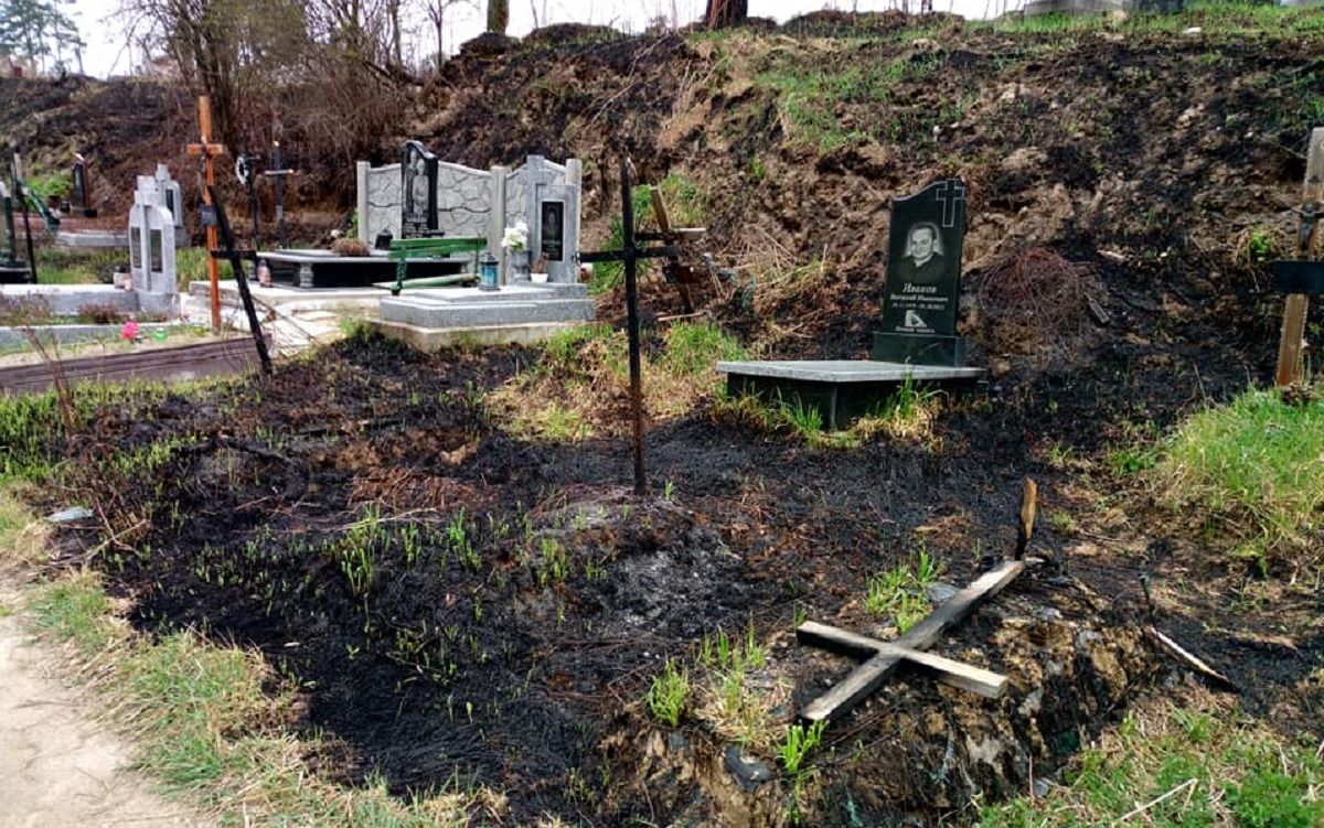 На Голосківському кладовищі у Львові під час пожежі згоріли надгробки 
