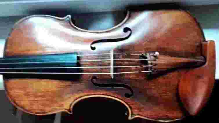 Біля органного залу у Львові в музиканта викрали скрипку