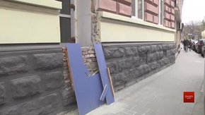Міська рада вдруге спробує замурувати незаконно вибитий вхід у будинку на Левицького, 10