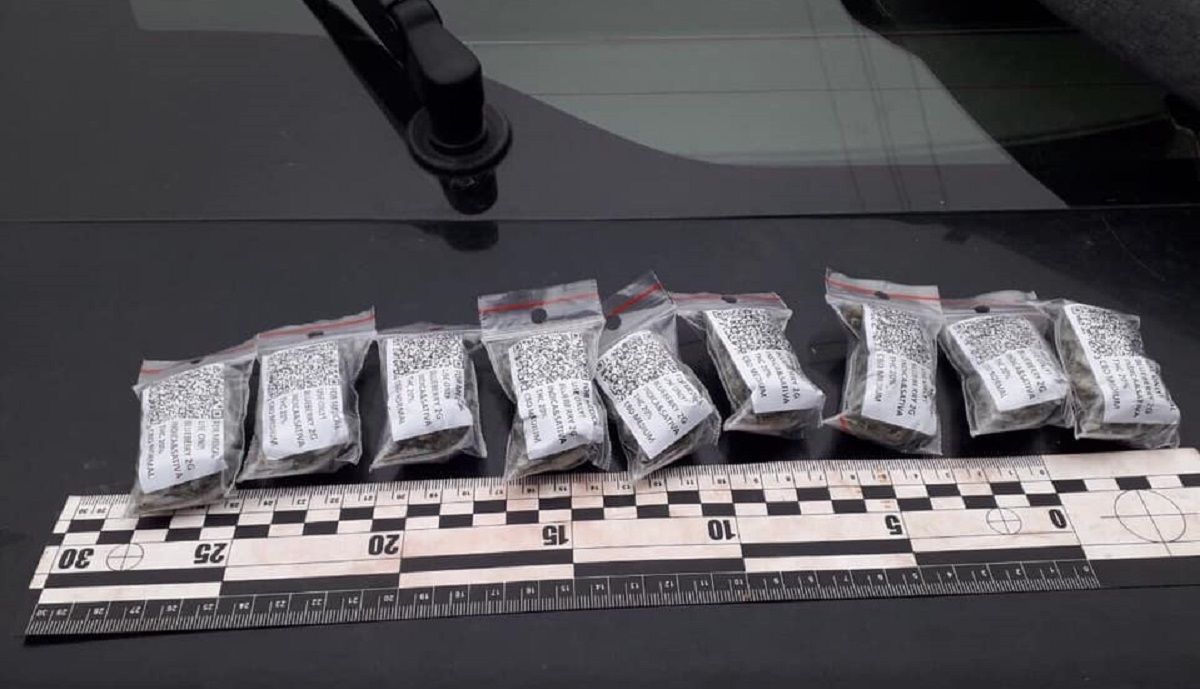 Львівські патрульні затримали 20-річного чоловіка з марихуаною