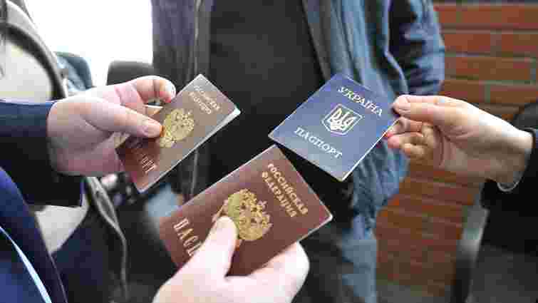 Росія планує видавати мешканцям окупованого Донбасу паспорти за спрощеною схемою