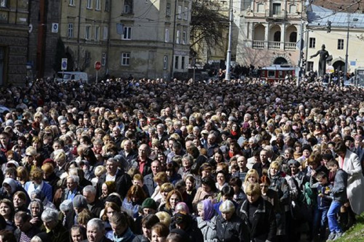 Через молитовну ходу римо-католиків у центрі Львова можливі ускладнення руху транспорту