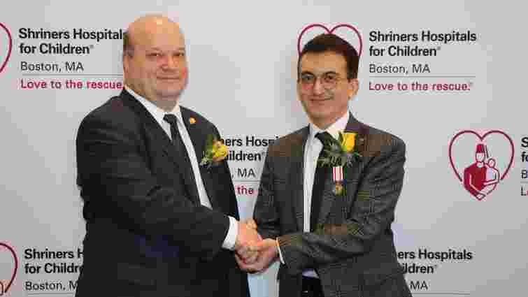 Лікаря з Бостона Геннадія Фузайлова нагородили українською медаллю «За врятоване життя»

