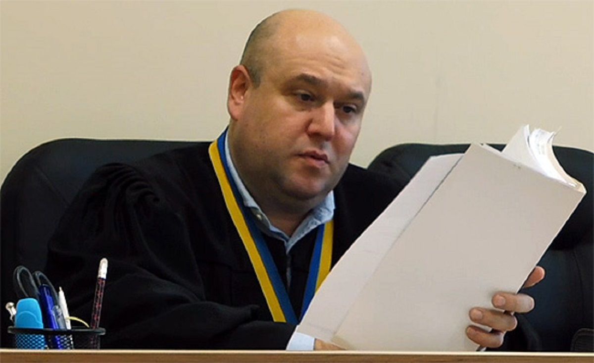 Суддя Окружного адмінсуду Києва позивається проти Порошенка