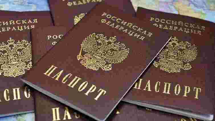 Путін підписав указ про видачу російських паспортів жителям окупованого Донбасу