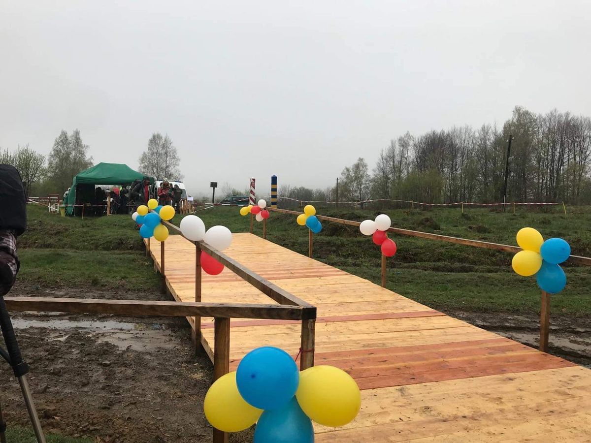 На Закарпатті відкрили тимчасовий піший пункт перетину кордону з Польщею