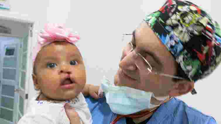 У травні американські і українські хірурги  безкоштовно оперуватимуть дітей з  «заячою губою» 