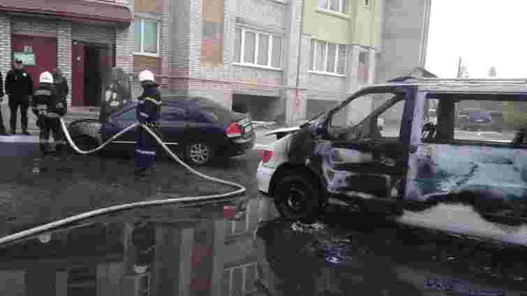 У Червонограді згорів мікроавтобус: чоловік власниці отримав опіки