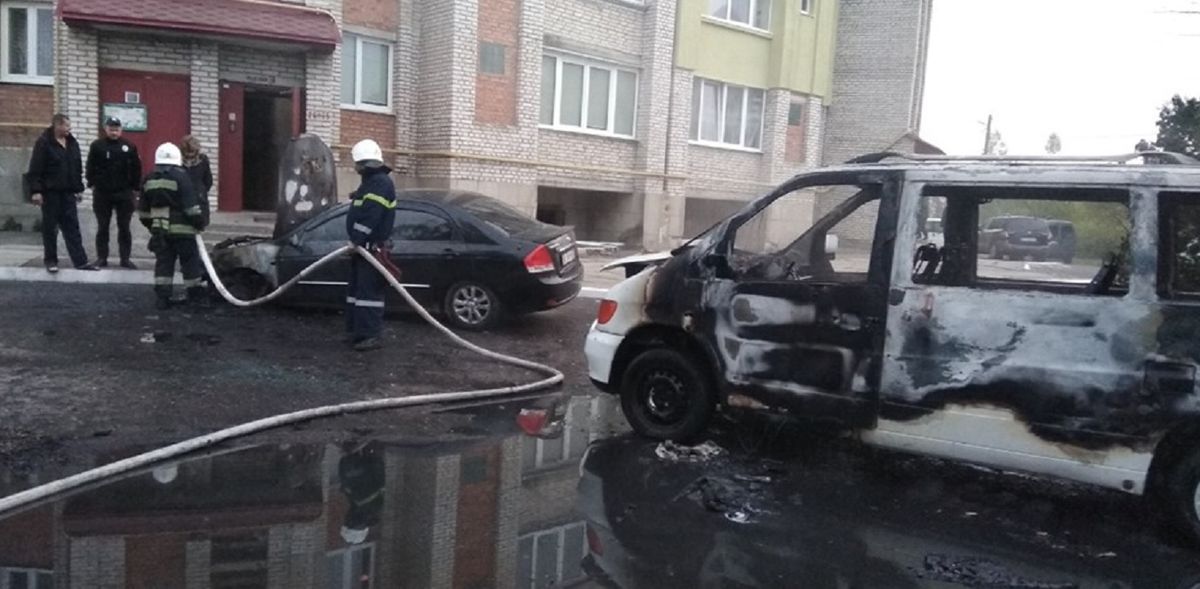 У Червонограді згорів мікроавтобус: чоловік власниці отримав опіки