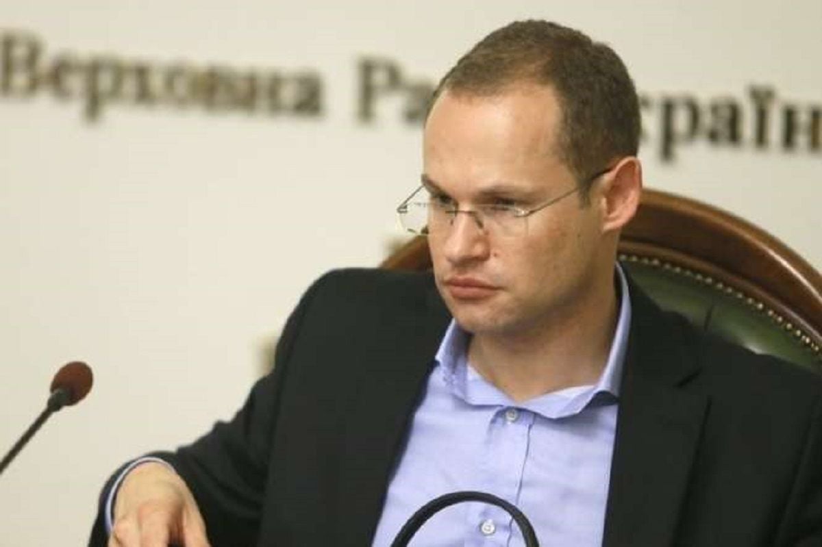 Грабіжники в масках скоїли розбійний напад на будинок нардепа Павла Пинзеника