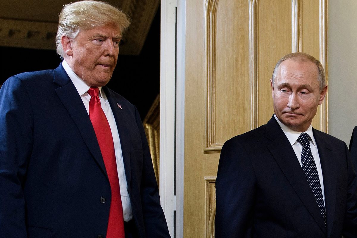 Трамп заявив, що телефоном обговорив з Путіним Україну