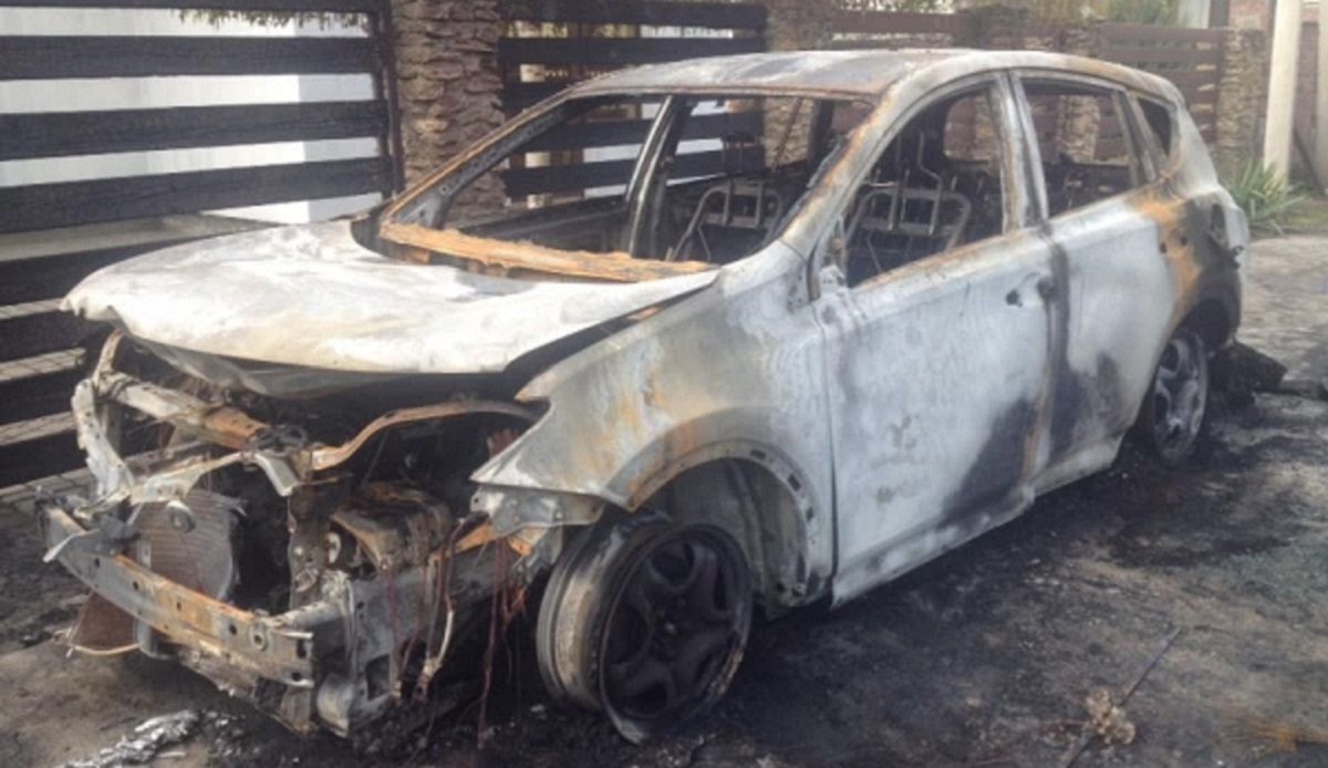 У Рівному невідомі спалили авто секретареві міської ради 