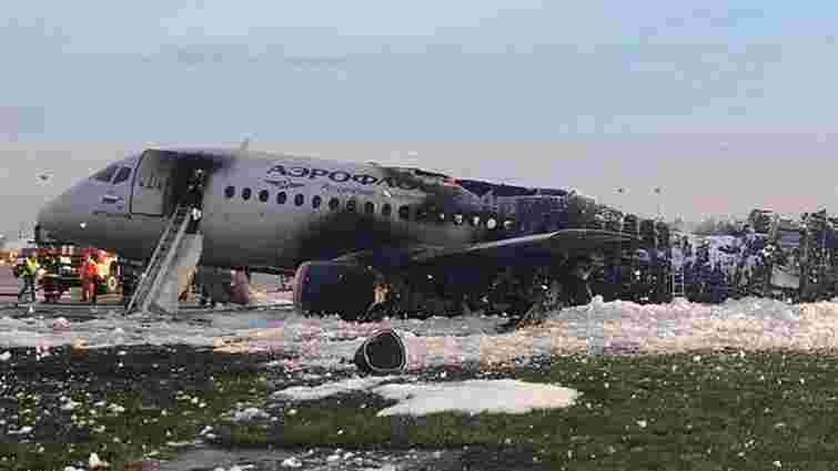 У Москві в аеропорту загорівся літак, 13 людей загинуло