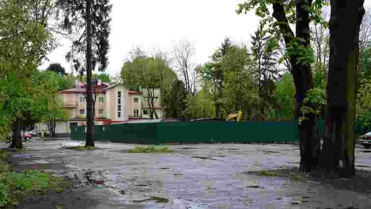 Фірма партнерів Козловського незаконно знесла історичну будівлю у Стрийському парку