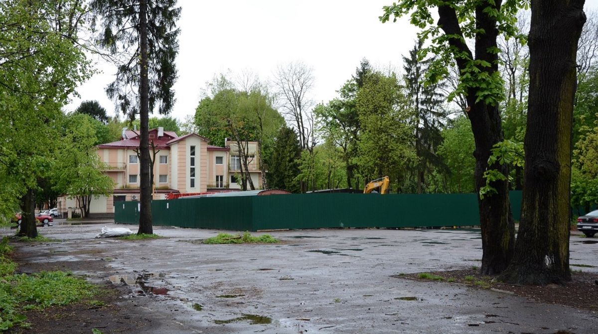 Фірма партнерів Козловського незаконно знесла історичну будівлю у Стрийському парку