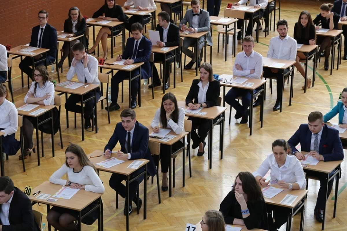 В Польщі невідомі «замінували» 663 школи в день тестування з математики