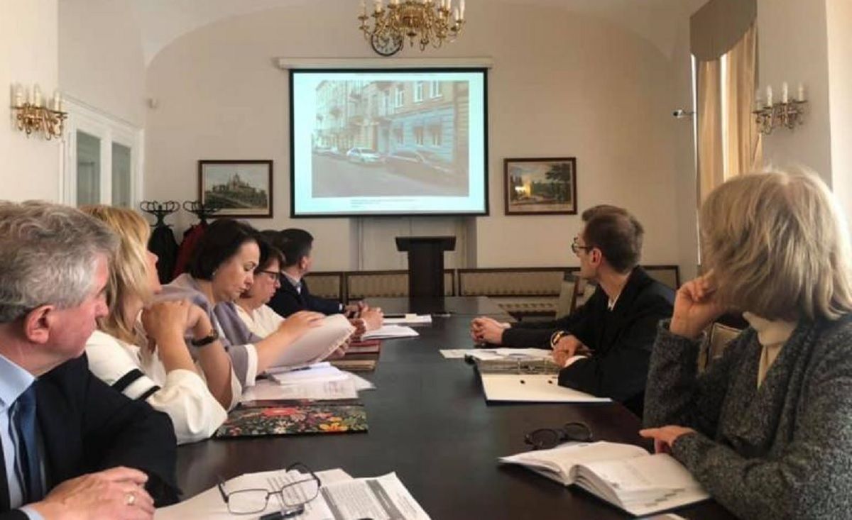 Власників 10 квартир у центральній частині Львова оштрафували за пластикові вікна