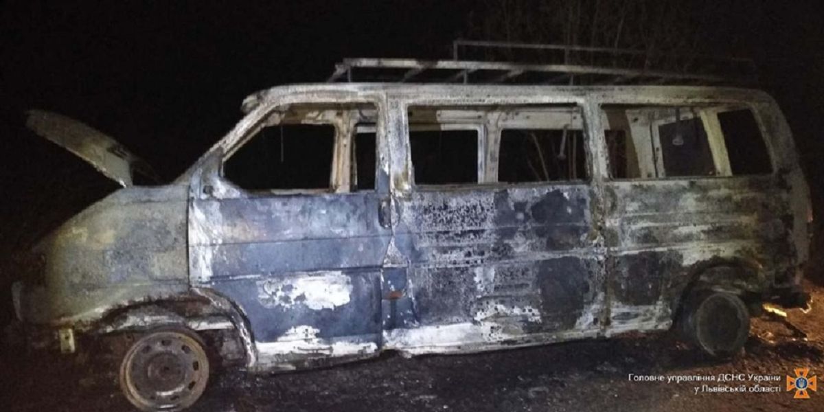 У Золочівському районі згорів мікроавтобус Volkswagen Transporter