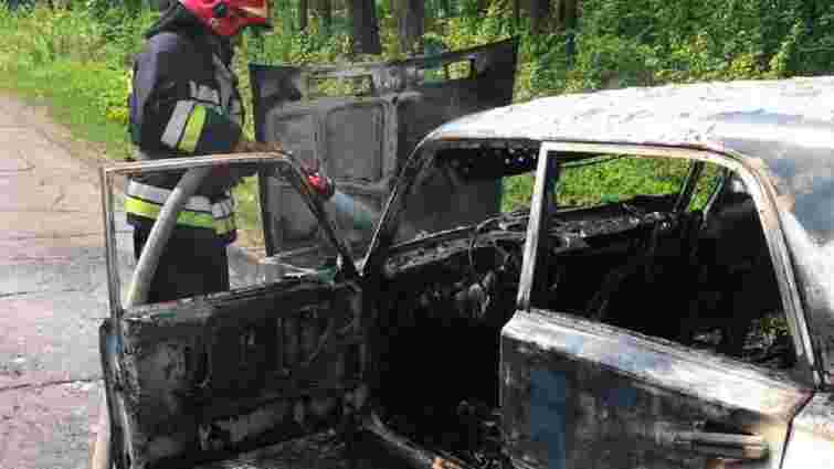 На Львівщині під час руху загорівся автомобіль ВАЗ