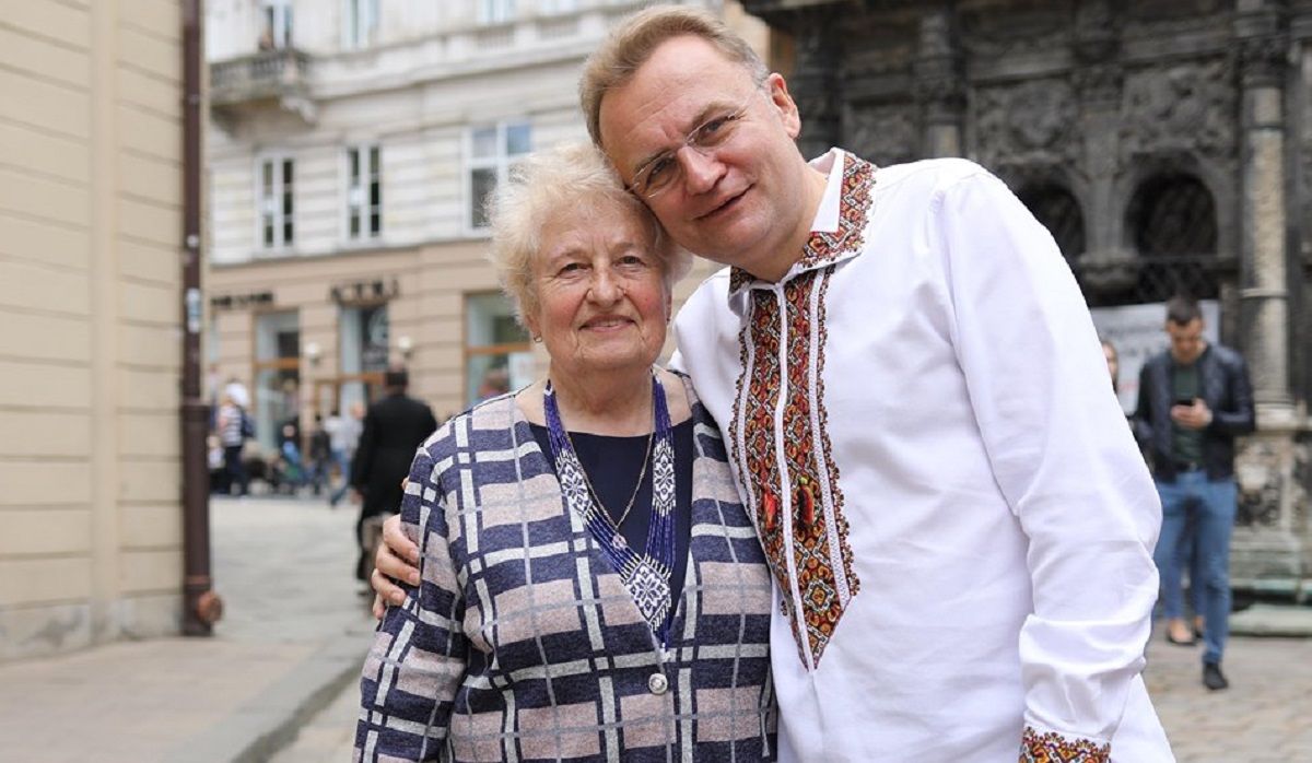 Андрій Садовий привітав жінок з Днем матері