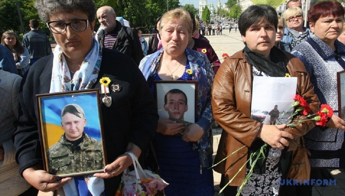 У Києві відбулася хода матерів та дружин загиблих захисників України