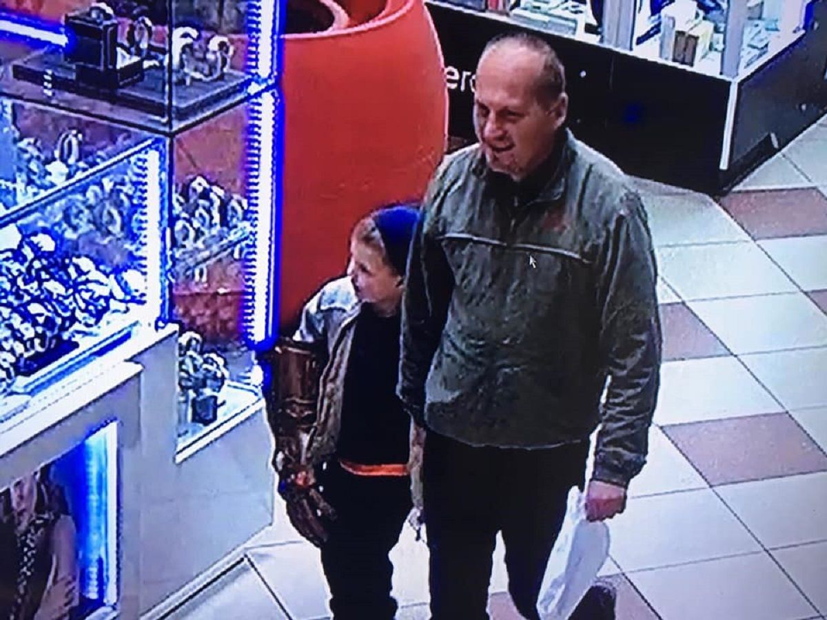 Вкрадену з львівського кінотеатру «рукавицю Таноса» знайшли у Рясному