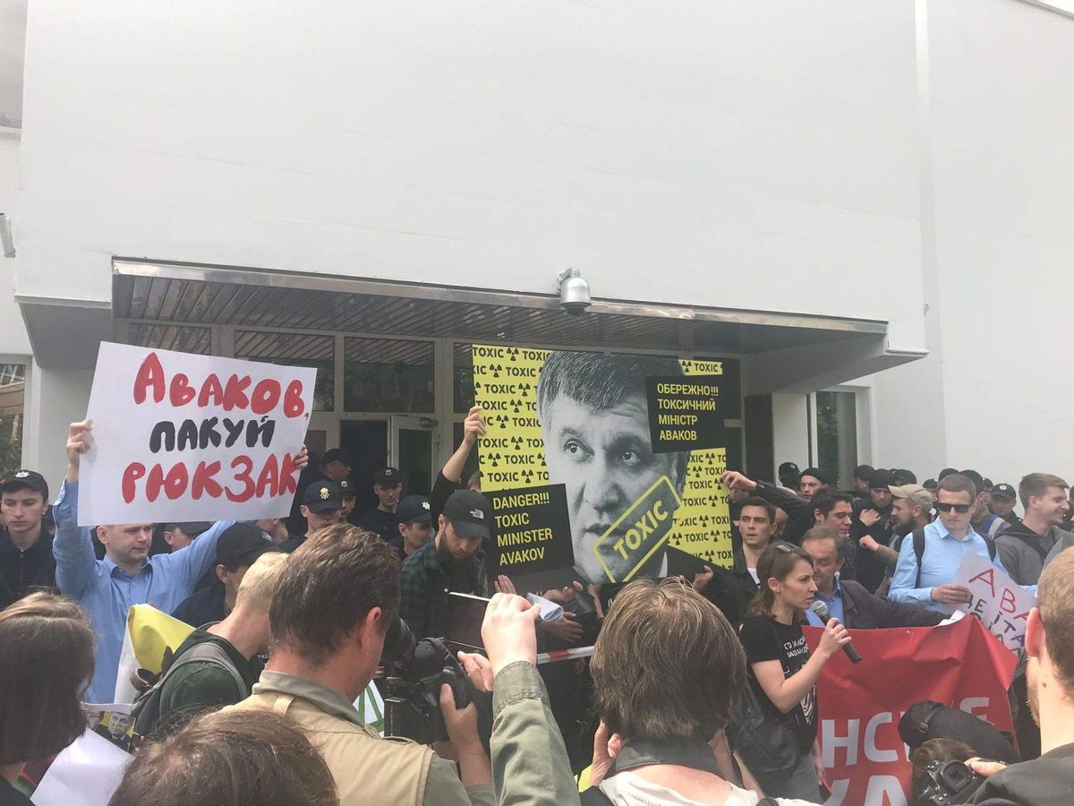 Під час акції за відставку Авакова між активістами і поліцейськими сталася штовханина