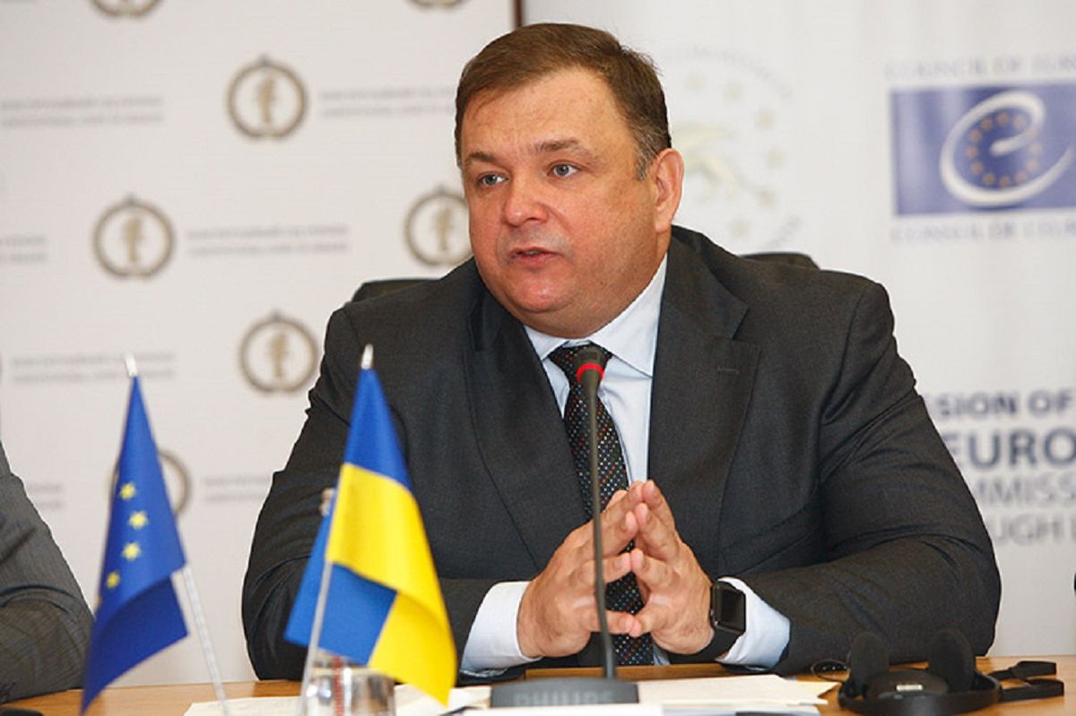 Станіслава Шевчука звільнили з посади голови Конституційного суду