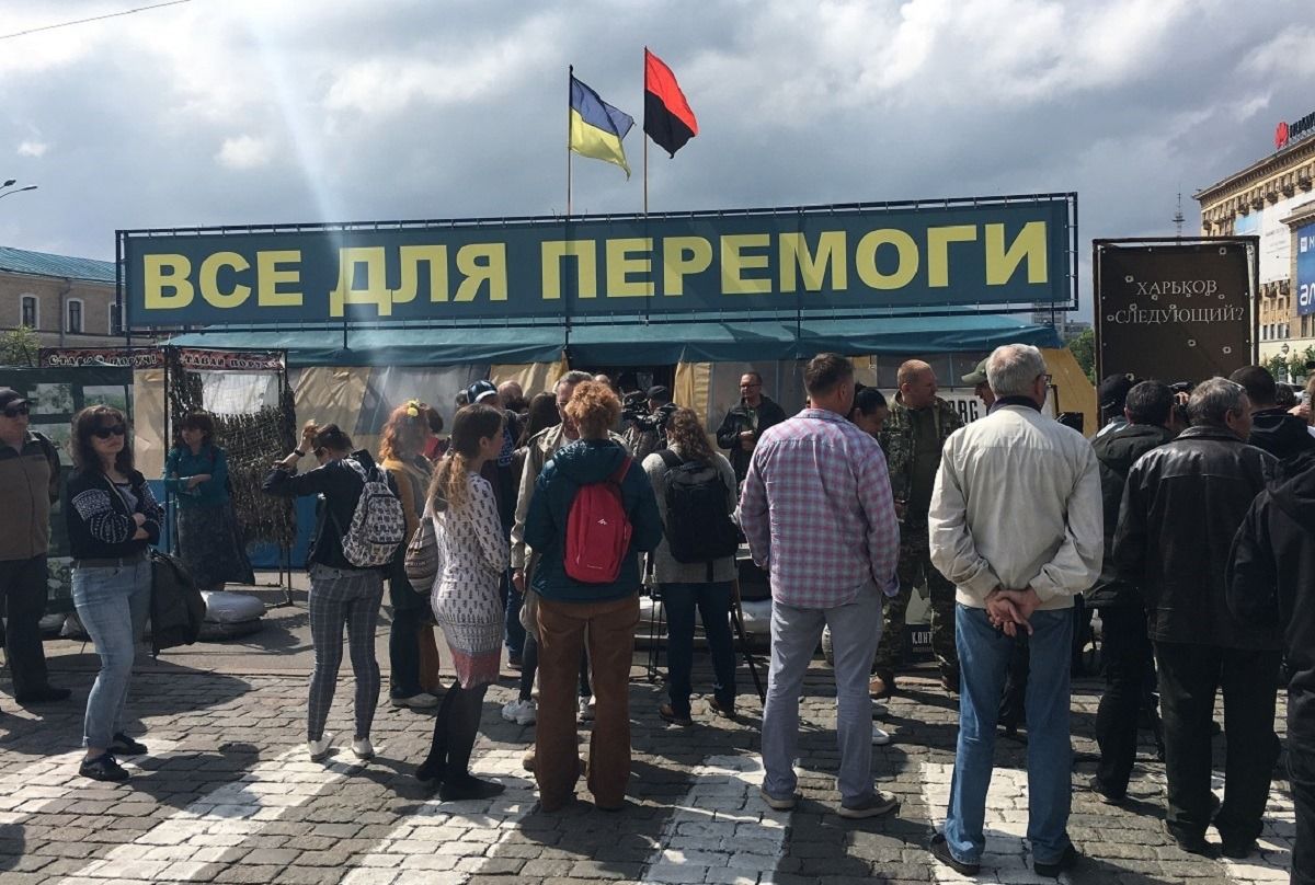 Суд Харкова дозволив залишити у місті намет для збору допомоги армії