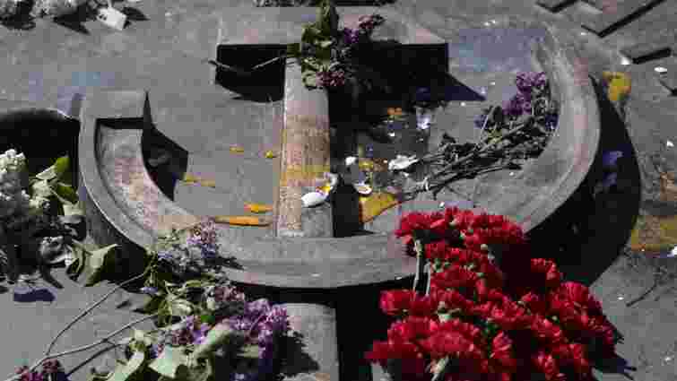 Львівського активіста ОУН оштрафували за кидання яєць у радянський меморіал