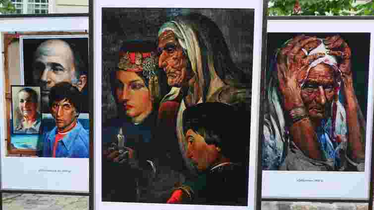 У центрі Львова відкрили виставку картин про депортацію кримських татар